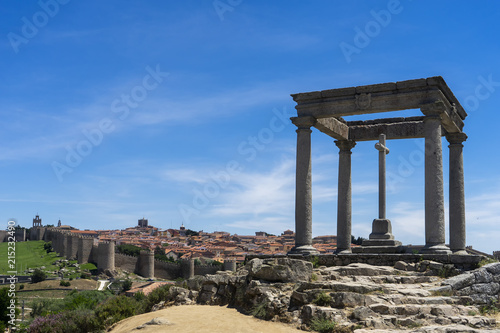 Paseo por la hermosa ciudad medieval de Ávila, España