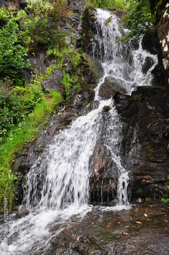 cascade du jardin du ch  teau de dunvegan ecosse ile de skye