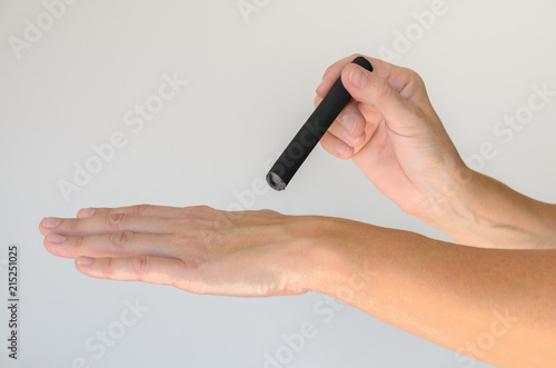 Valokuva Person holding small device over hand held flat
