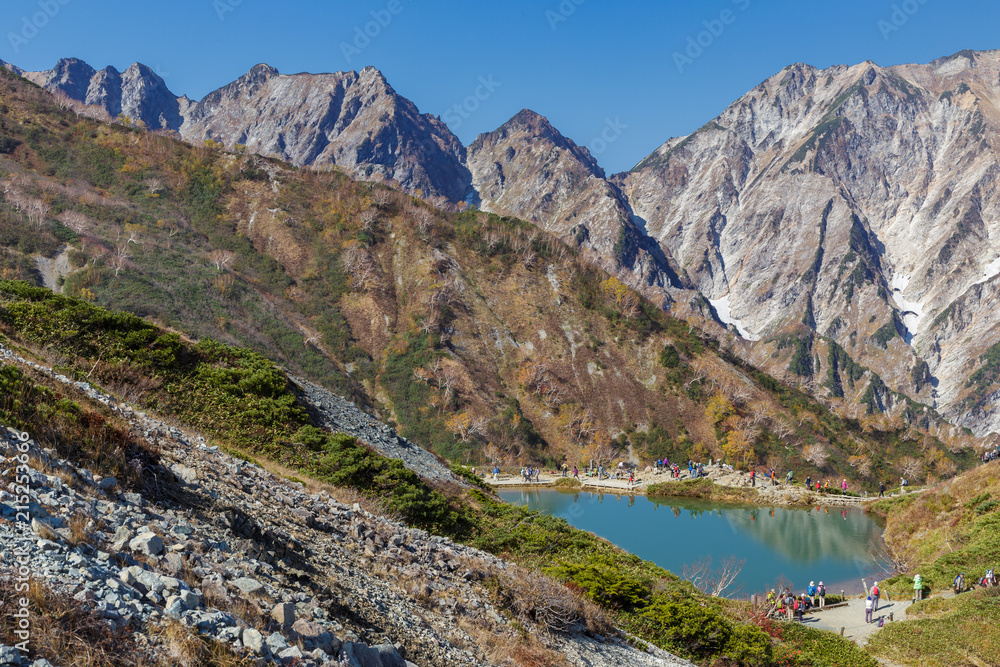 Naklejka premium 秋の八方池と不帰の嶮