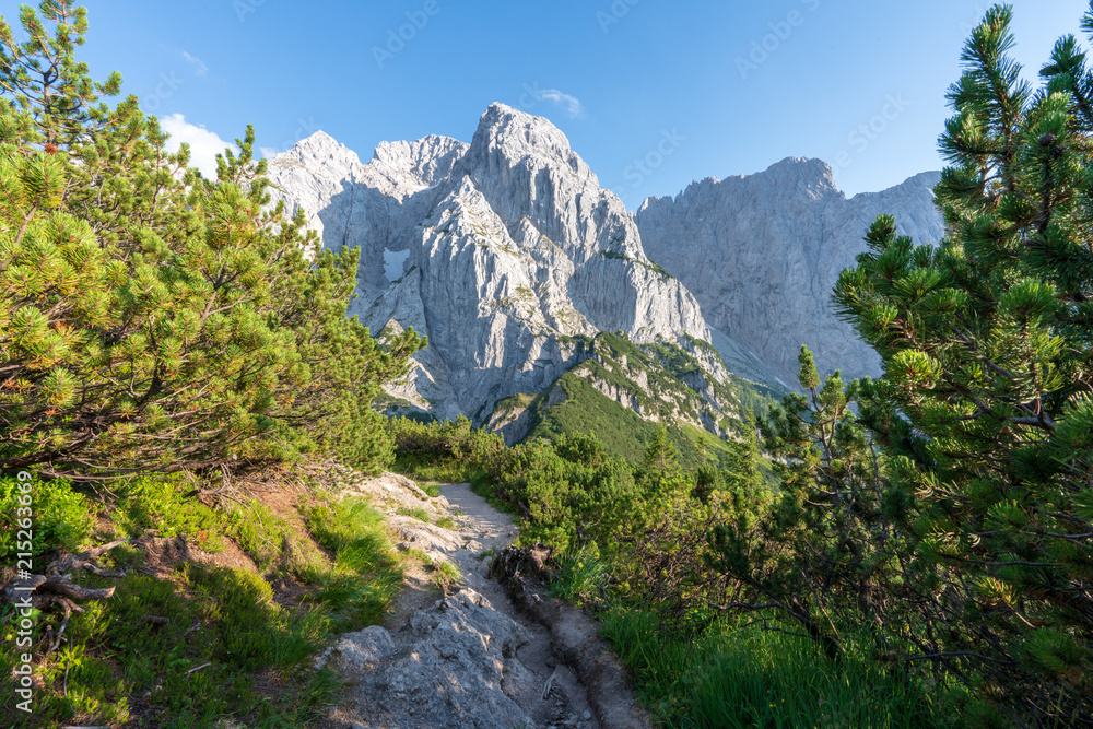 Kaiserbachtal Weg zum Stripsenjochhaus