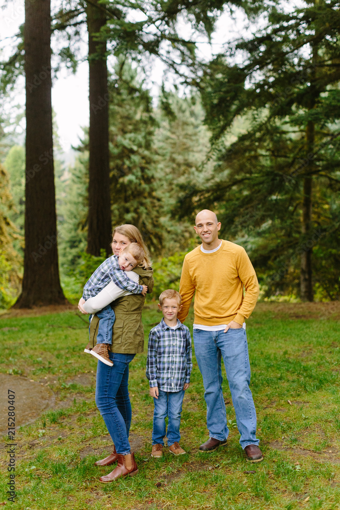 Cute Family Posing for Fall Portrait Cute Family Posing for Fall Portrait
