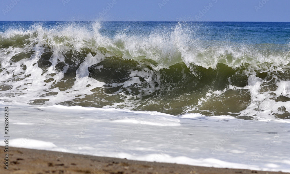Fototapeta premium big waves on ocean