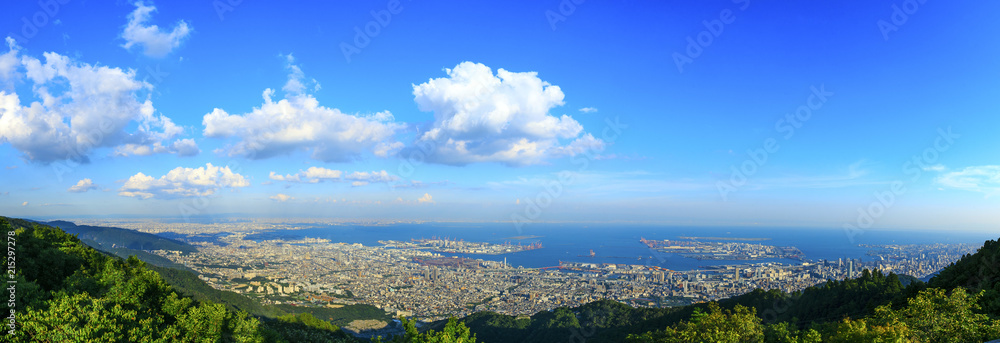 青空と神戸の眺望