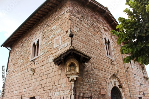 Casona, Asís, Italia