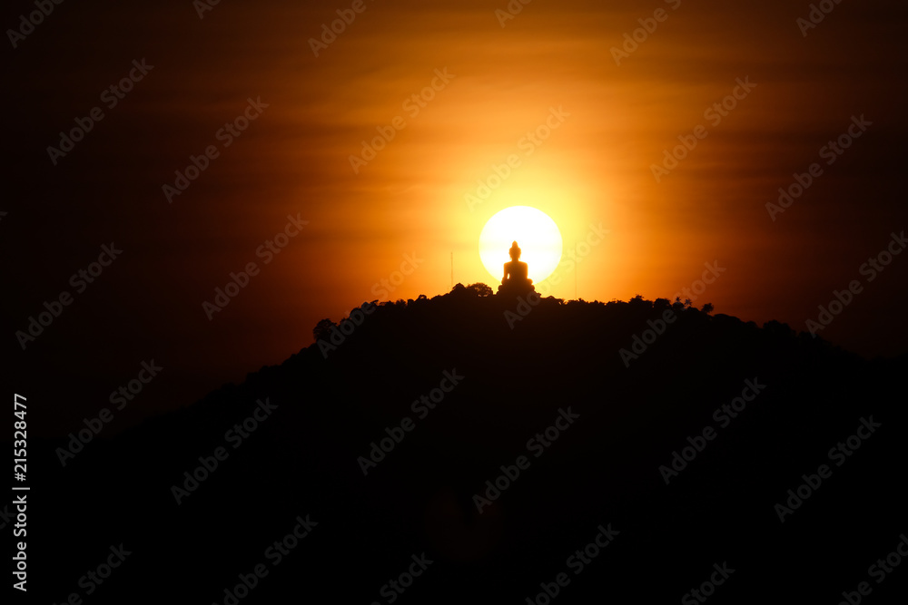 Obraz premium Silhouette buddha sunset warm lansscape