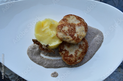 Rybnye kotlety iz shuki Russian pikefish cutlet with mashed potato  photo