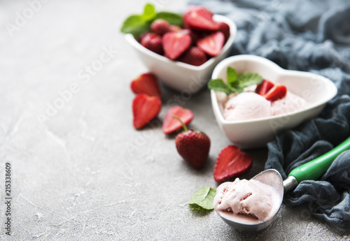 Wallpaper Mural Strawberry ice cream Torontodigital.ca