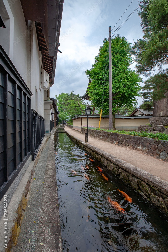 Obraz premium 白壁土蔵街