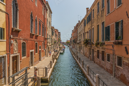 Fototapeta Wenecja, Włochy - ze słynnymi kanałami Wenecja jest jednym z najbardziej niesamowitych i popularnych miejsc we Włoszech. Tutaj w szczególności widok na Stare Miasto