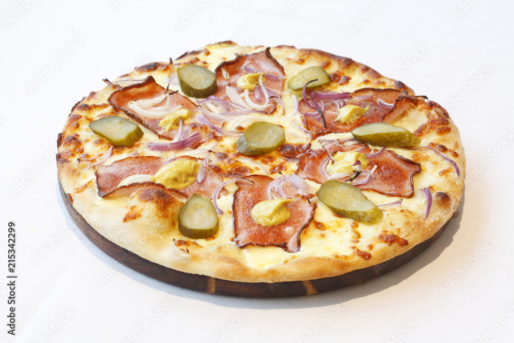 Pizza mit Leberkäse