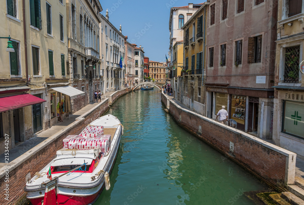 Venice, Italy - with its famous canals, Venice is one of the most amazing and popular destinations in Italy. Here in particular  a look at the Old Town