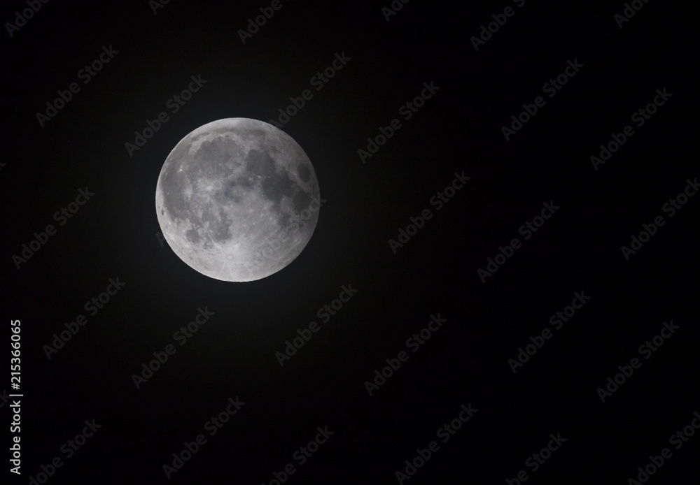 Luna llena acabando el elipse lunar del 28 de julio de 2018 Luna llena acabando el elipse lunar del 28 de julio de 2018