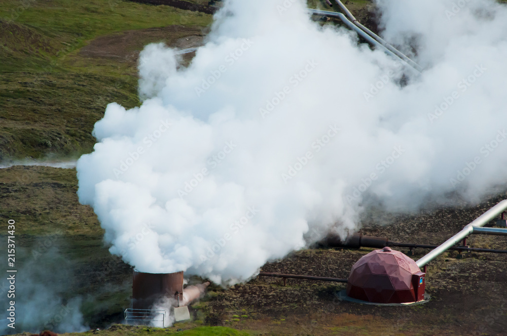 Fototapeta premium Estação de energia geotérmica na Islândia