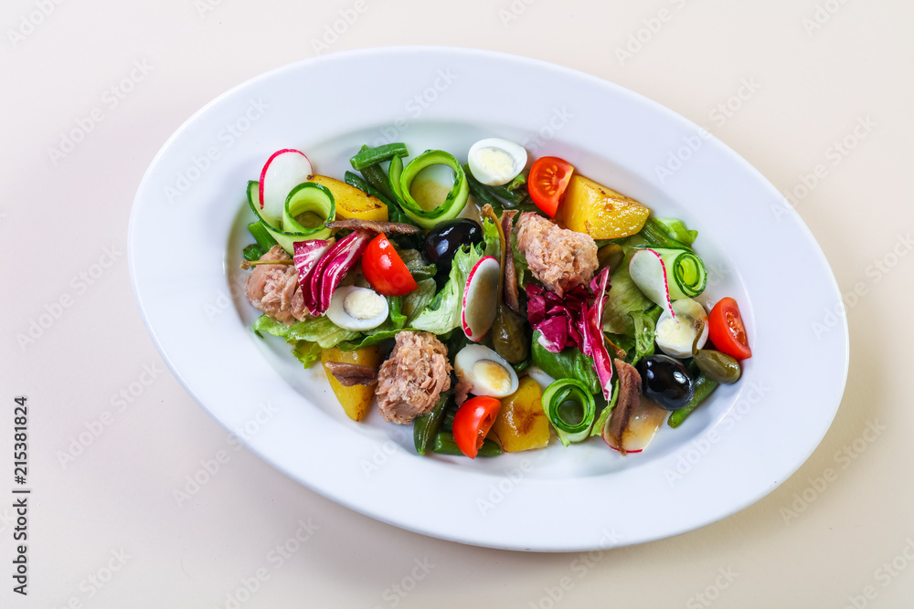 Tuna salad with vegetables