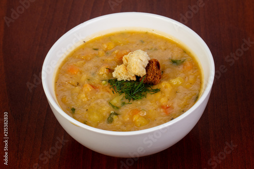 Peas soup with bread