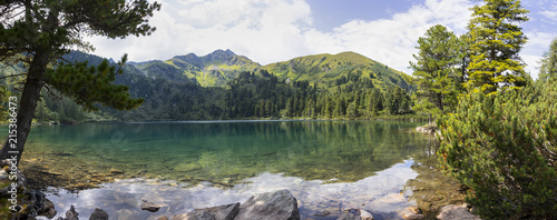 Fotografia mountain lake scheibelsee, in the background mountain great boesenstein in styri