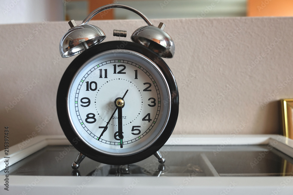 Naklejka premium Vintage alarm clock