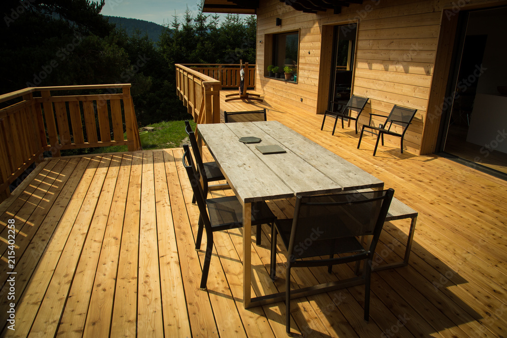 Fototapeta premium Terrasse de Chalet en bois