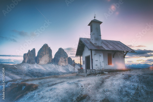 Obraz na płótnie Scenic evening view in the National Park Tre Cime di Lavaredo near rifugio Locatelli. Dolomite Alps, chapel, South Tyrol. Location Auronzo, Italy, Europe. w salonie