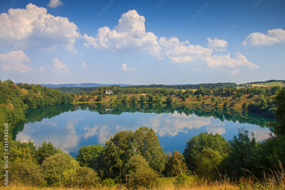 Weinfelder Maar in der Eifel, Deutschland Weinfelder Maar in der Eifel, Deutschland