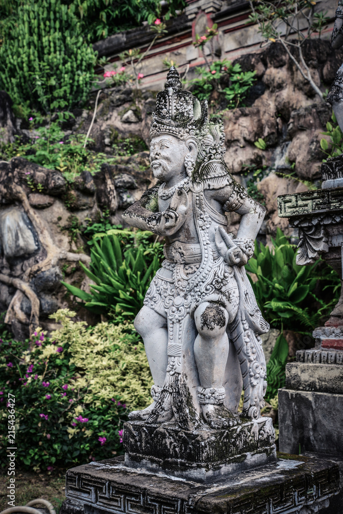 Obraz premium Sculpture in budhist temple