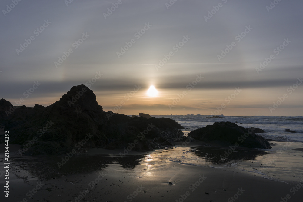 Obraz premium Sunset Halo over Pacific Ocean