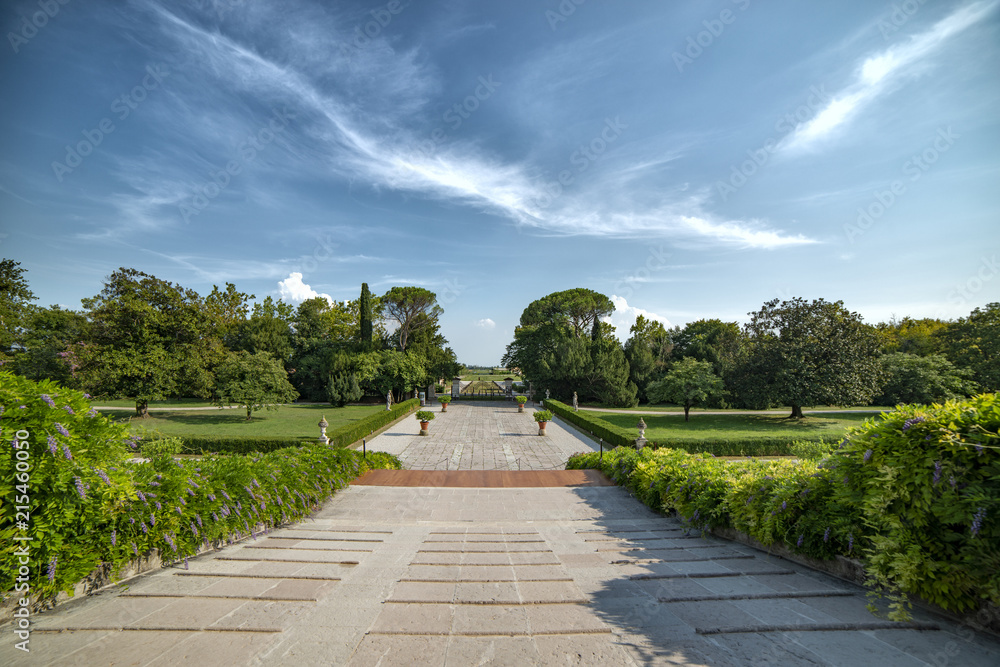 Fototapeta premium Il parco di Villa Emo in provincia di Treviso, dell'architetto Andrea Palladio