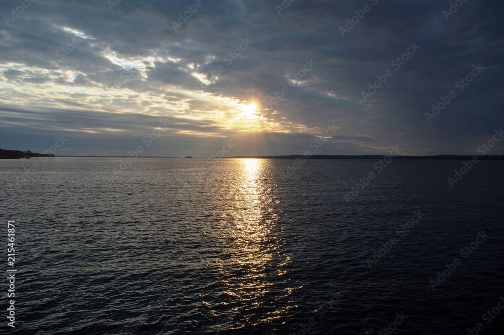 Fototapeta premium atardecer rio 