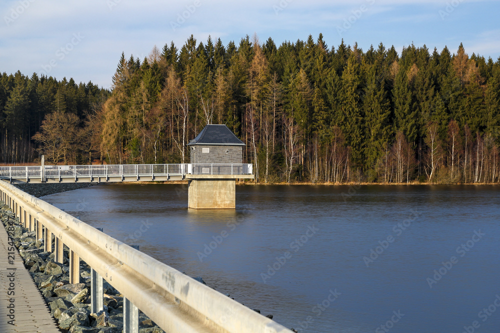 Obraz premium Talsperre Werda im Herbst