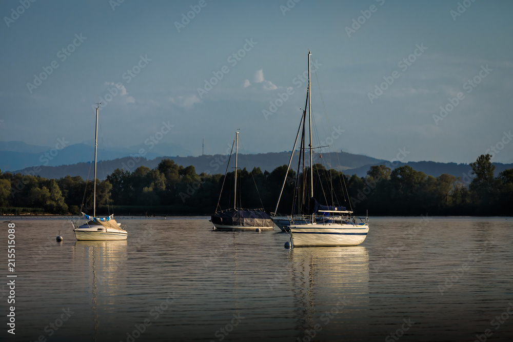 Segelboote am Ammersee in der Abendsonne
