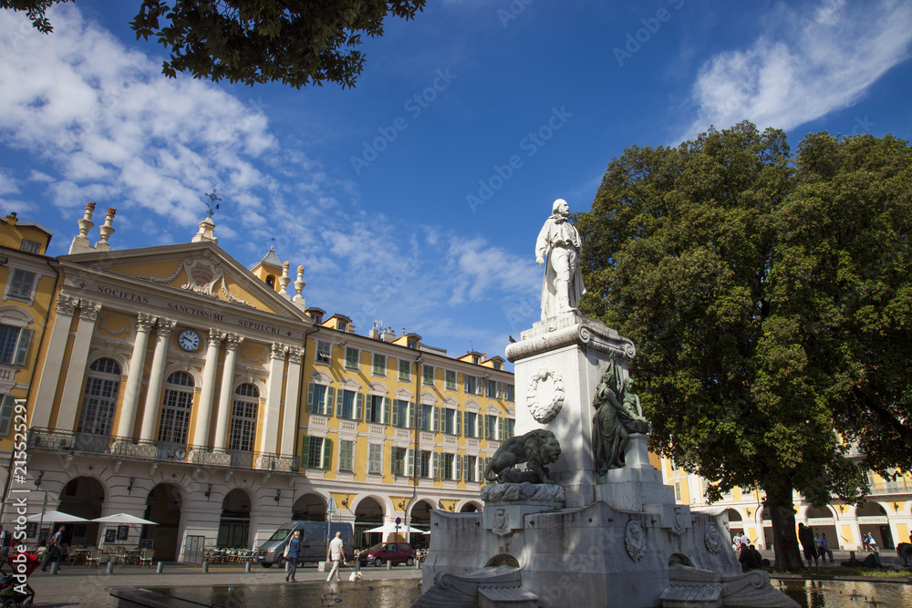 Francia, Nizza ,piazza Garibaldi con la statua di Garibaldi.