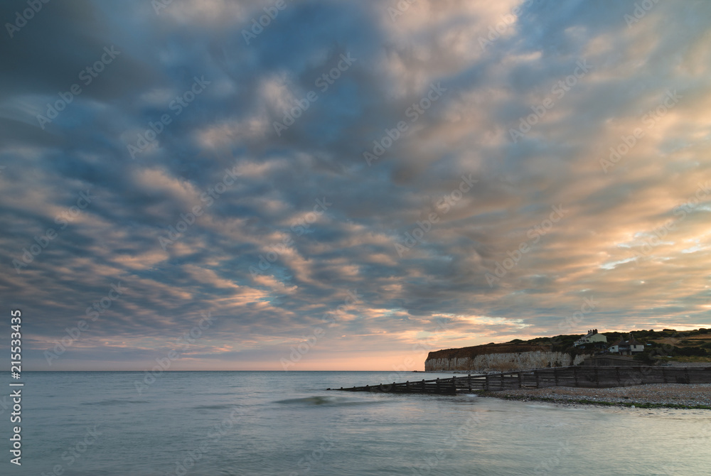 Obraz premium Stunning colorful dramatic Summer sunset over Seven Sisters landscape in Englad