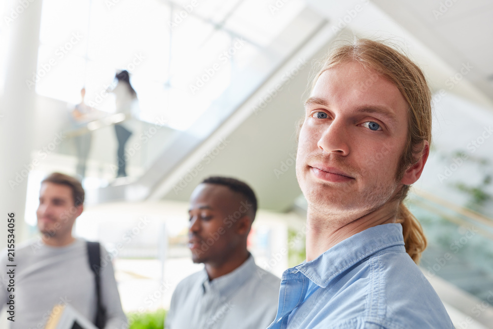 Mann als Student oder Schüler Mann als Student oder Schüler