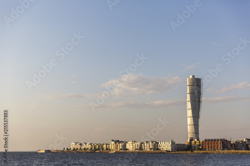 Obraz na płótnie Evening view of Malmo with Turning Torso skyscraper in the foreground w salonie