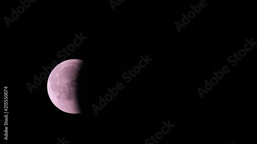 Blutmond wandert durch das Bild, der Mond bei der totalen Mondfinsternis am 27.07.2018 photo