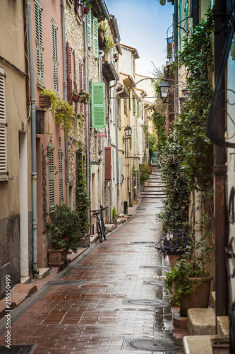 Francia, Costa Azzura, la città di Antibes © gimsan