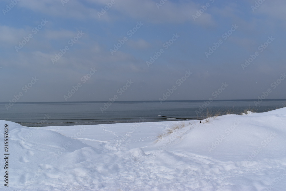 Strandaufgang zm Winter an der Ostsee