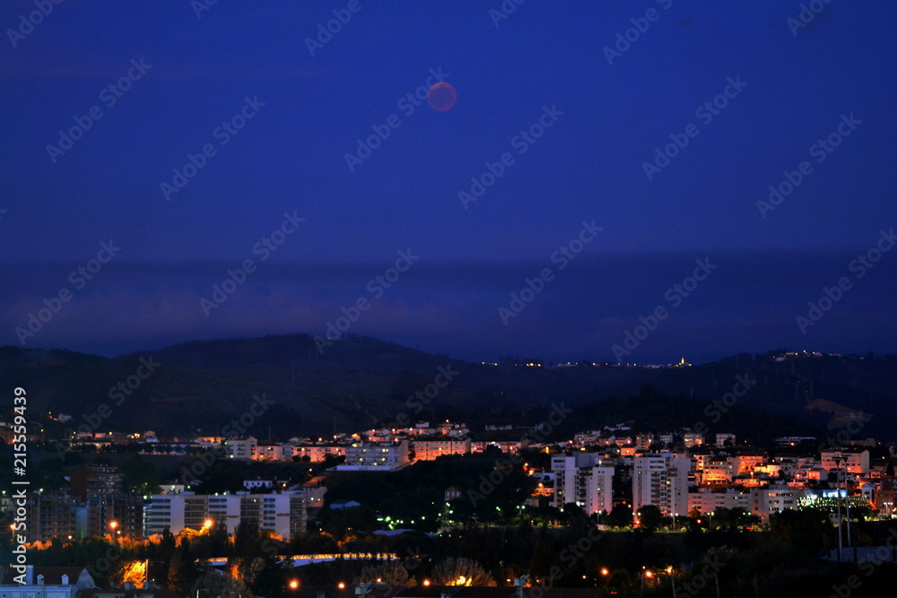Fototapeta premium Lua Sangrenta em Coimbra