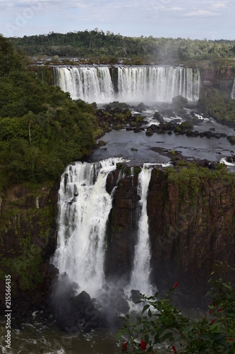 Cataratas do Igua  u no Brasil. queda d   gua de cachoeira. 