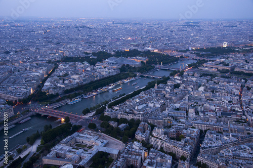 Paris Eyfel kulesinden akşam manzarası © VSenturk