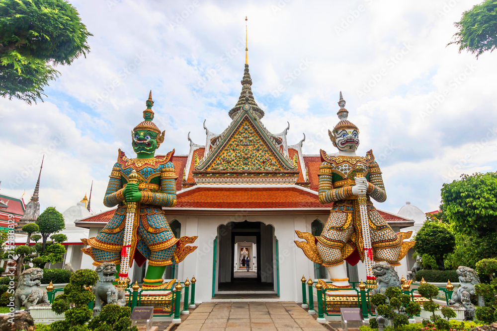 Wat Arun Ratchawararam Ratchawaramahawihan or Wat Arun buddhist temple of dawn . famous ancient grand palace in Bangkok Thailand , asian travel landmark . Tossakan and Sahassadeja ramakien yak , giant