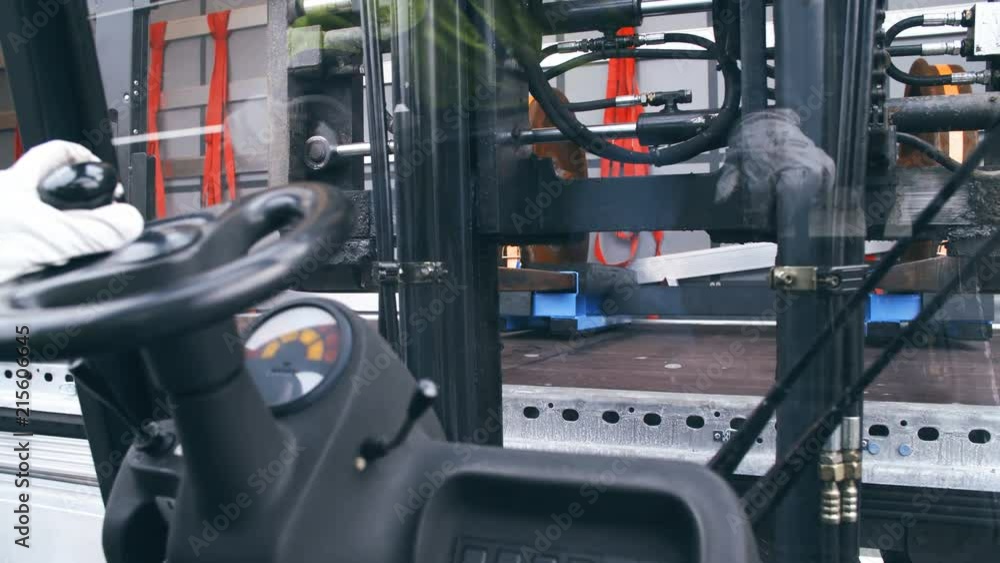 Stockvideon Lifting The Cargo From Trailer With Forklift Pov K Person View Of Forklift Lifting