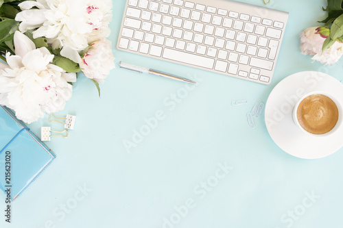 Fotografie Flat lay home office workspace background with white modern keyboard, notebook a