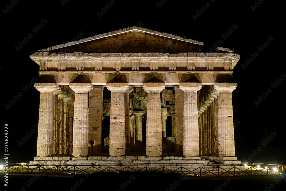 Fototapeta premium Paestum Night Temples