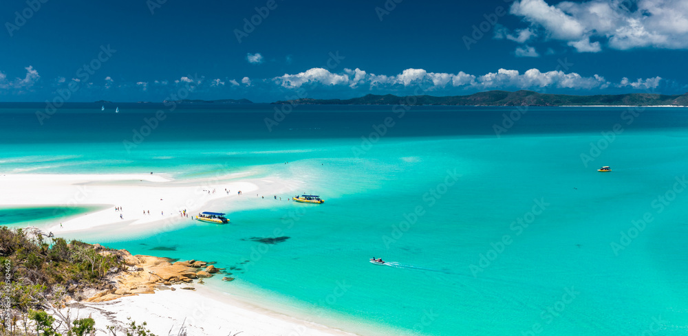 Amazing Whitehaven Beach in the Whitsunday Islands, Queensland, Australia