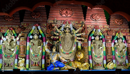 Tableau sur toile Devi Durga With All Her Family In A Puja Pandel Of Kolkata