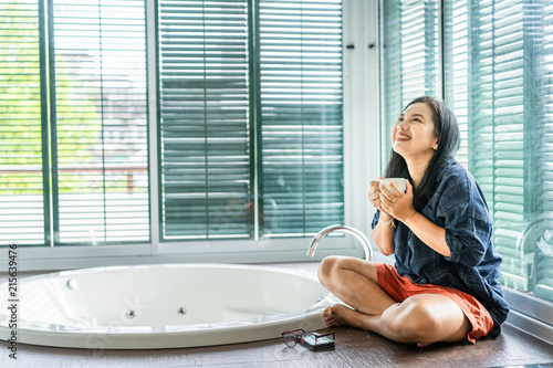 Fotografie Casual asian woman relaxing and drink coffee in morning time