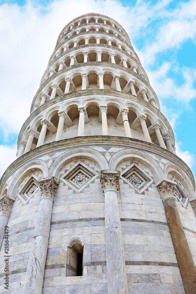 the leaning tower of Pisa Italy - famous italian landmarks