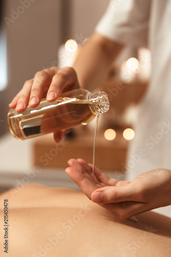 Obraz na plátně Close up of a woman therapist masseur